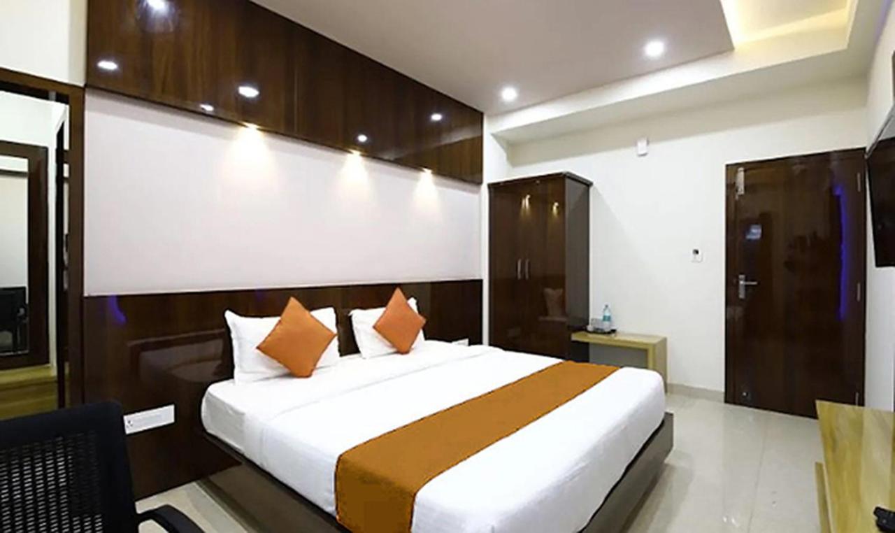 Royal Blue Meridian Inn Bengaluru Kültér fotó