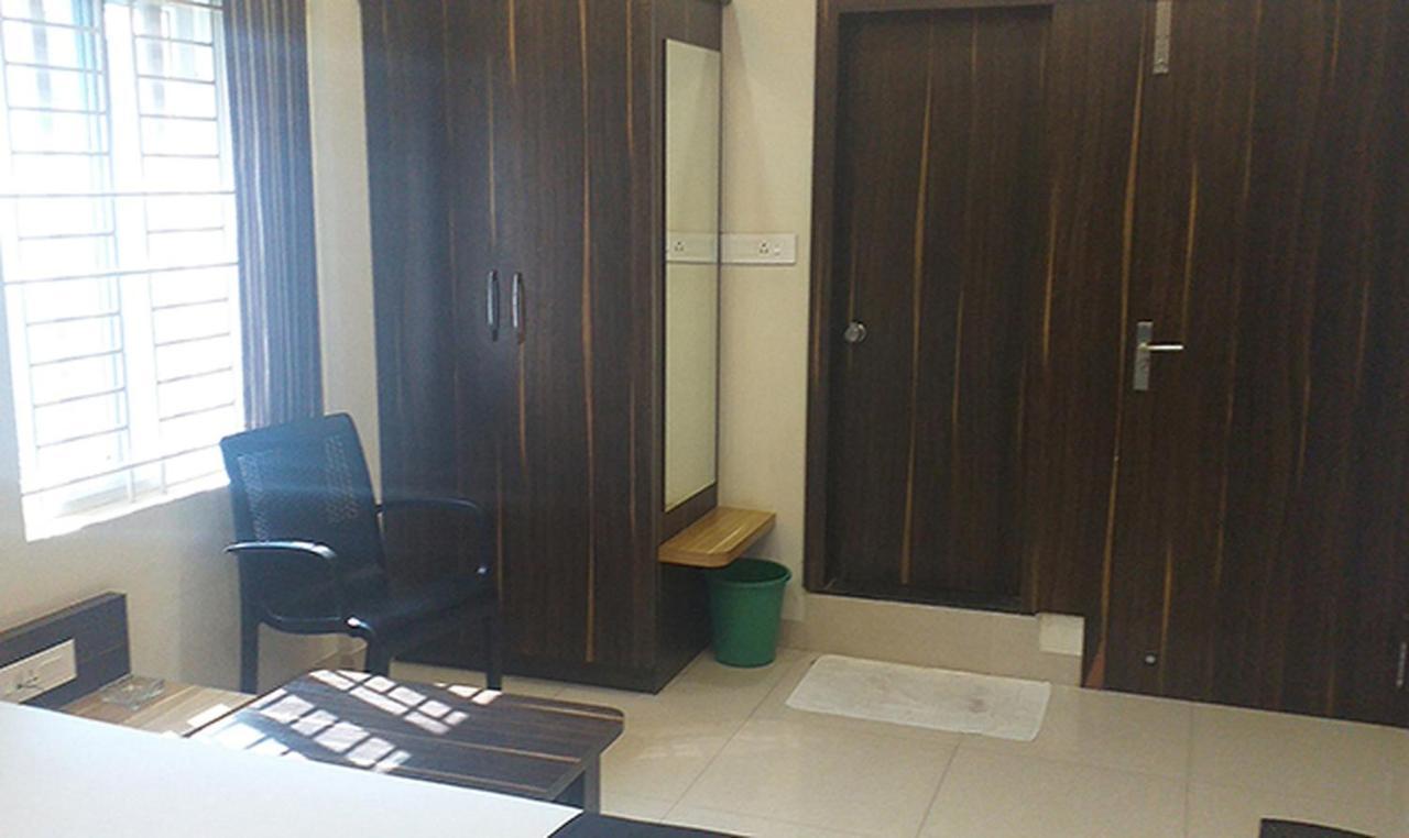 Royal Blue Meridian Inn Bengaluru Kültér fotó